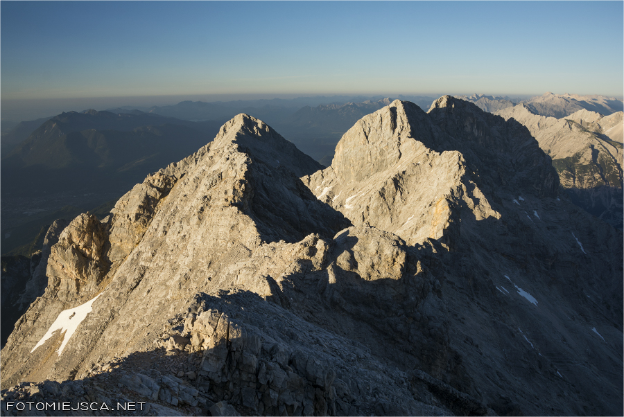 widok z Äußeren Höllentalspitze na Alpspitze Hochblassen Jubiläumsgrat Grań Jubileuszowa na Zugspitze Alpy Bawarskie