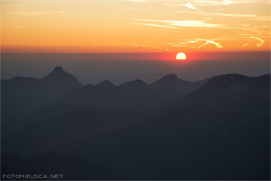 zachód słońca pod Äußeren Höllentalspitze Jubiläumsgrat Grań Jubileuszowa na Zugspitze Alpy Bawarskie